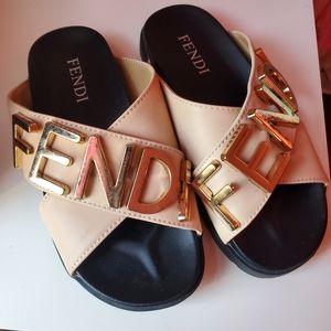 Girls Fendi Slides (30)